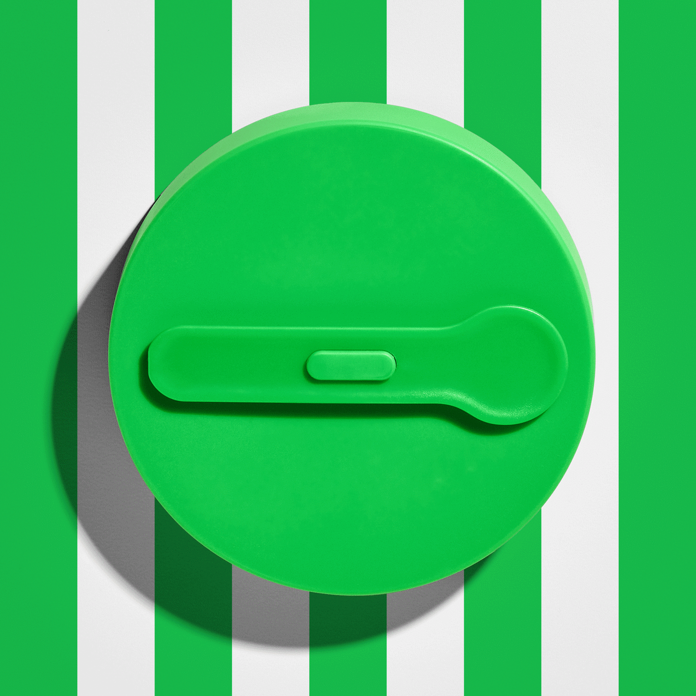GIF of the spatula on top of the Slaai Make Up Melting Butter Cleanser with the spatula spinning on top. 