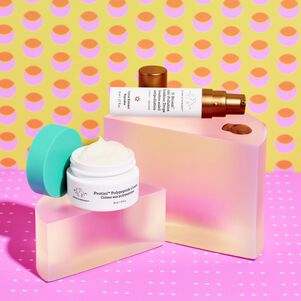 Couvercles des crèmes D-Bronzi et Protini ouverts avec la texture du produit sur le côté